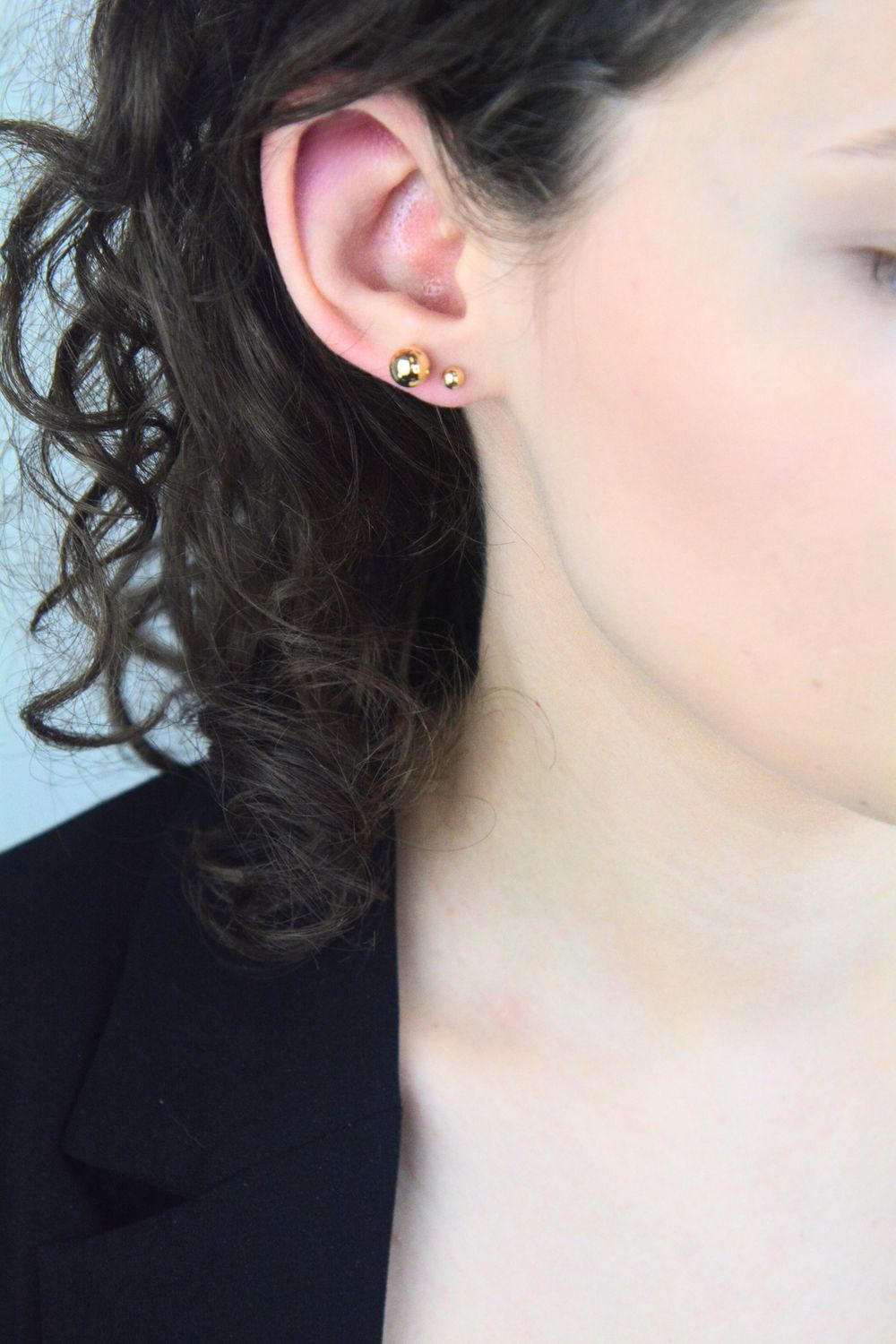 Złote kolczyki kulki 4 mm 333 – unisex, lekkie sztyfty Au.jpg